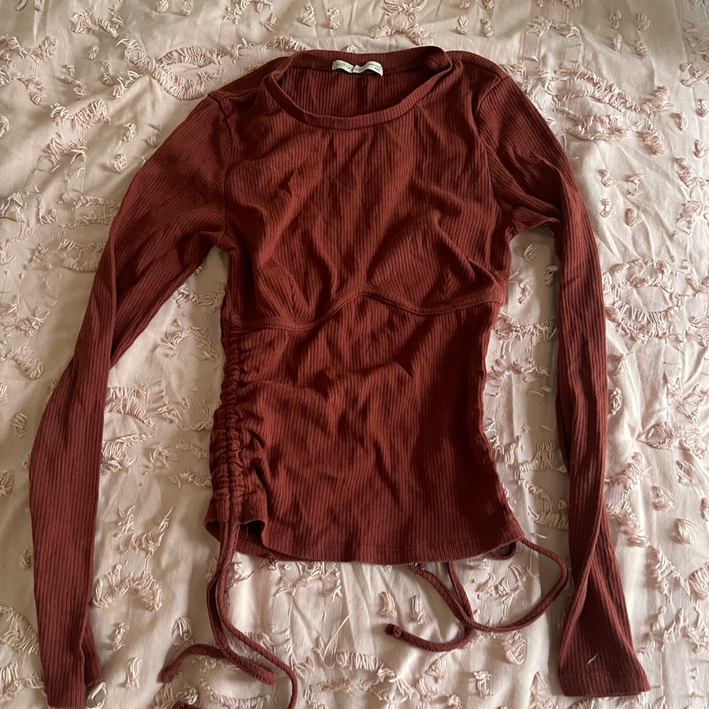 Fitted long sleeve crop top